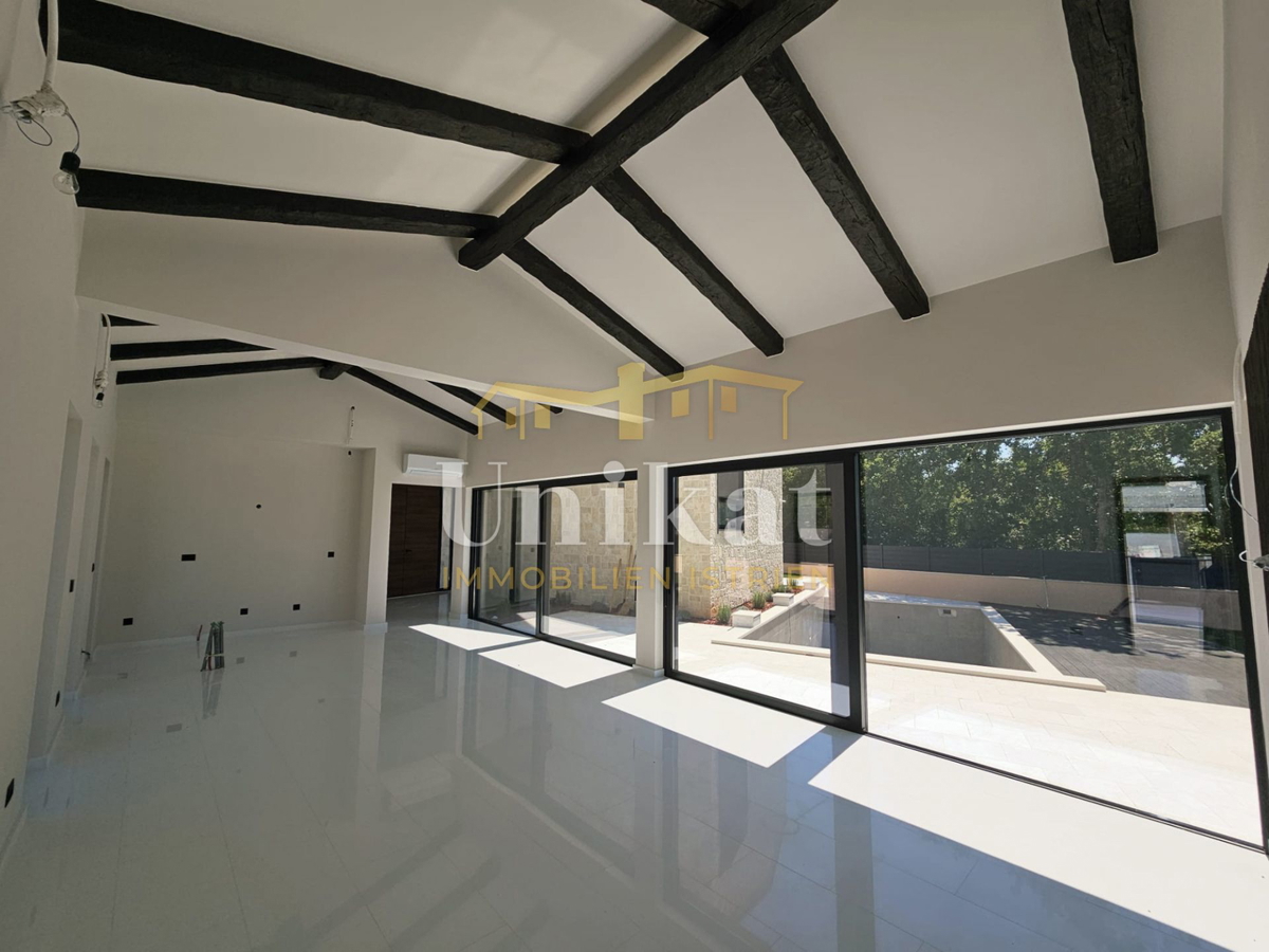 Moderna nuova costruzione con piscina vicino a Poreč